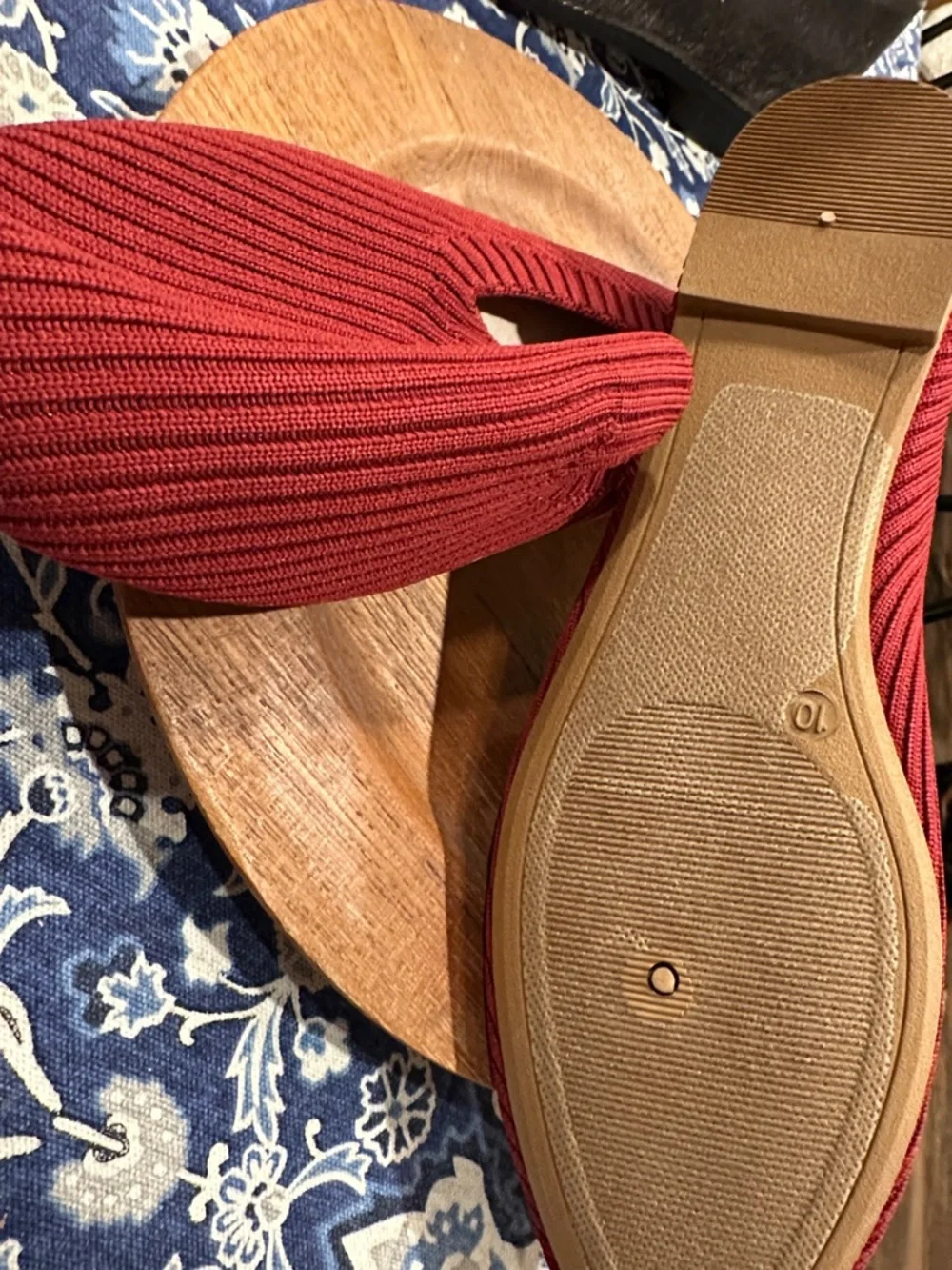 Danskin Red Ribbed Knit Ballet Flats - Picture 2 of 6